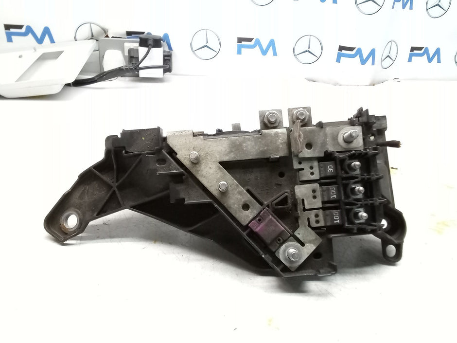Mercedes E-CLASS W213 Fuse Relay Junction Box A2135400750 FM00789