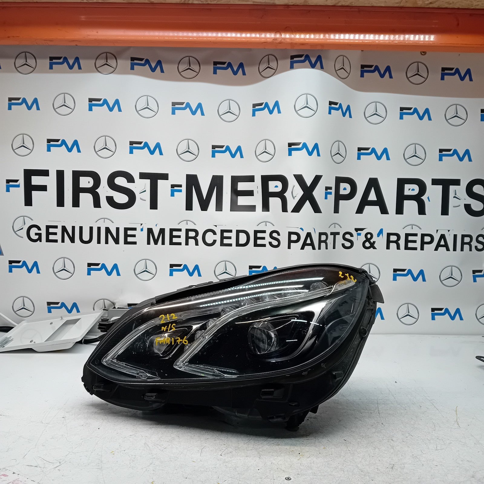 MERCEDES E-CLASS W212 HEADLIGHT PASSENGER NS LEFT A2129062903 2015 FMH176