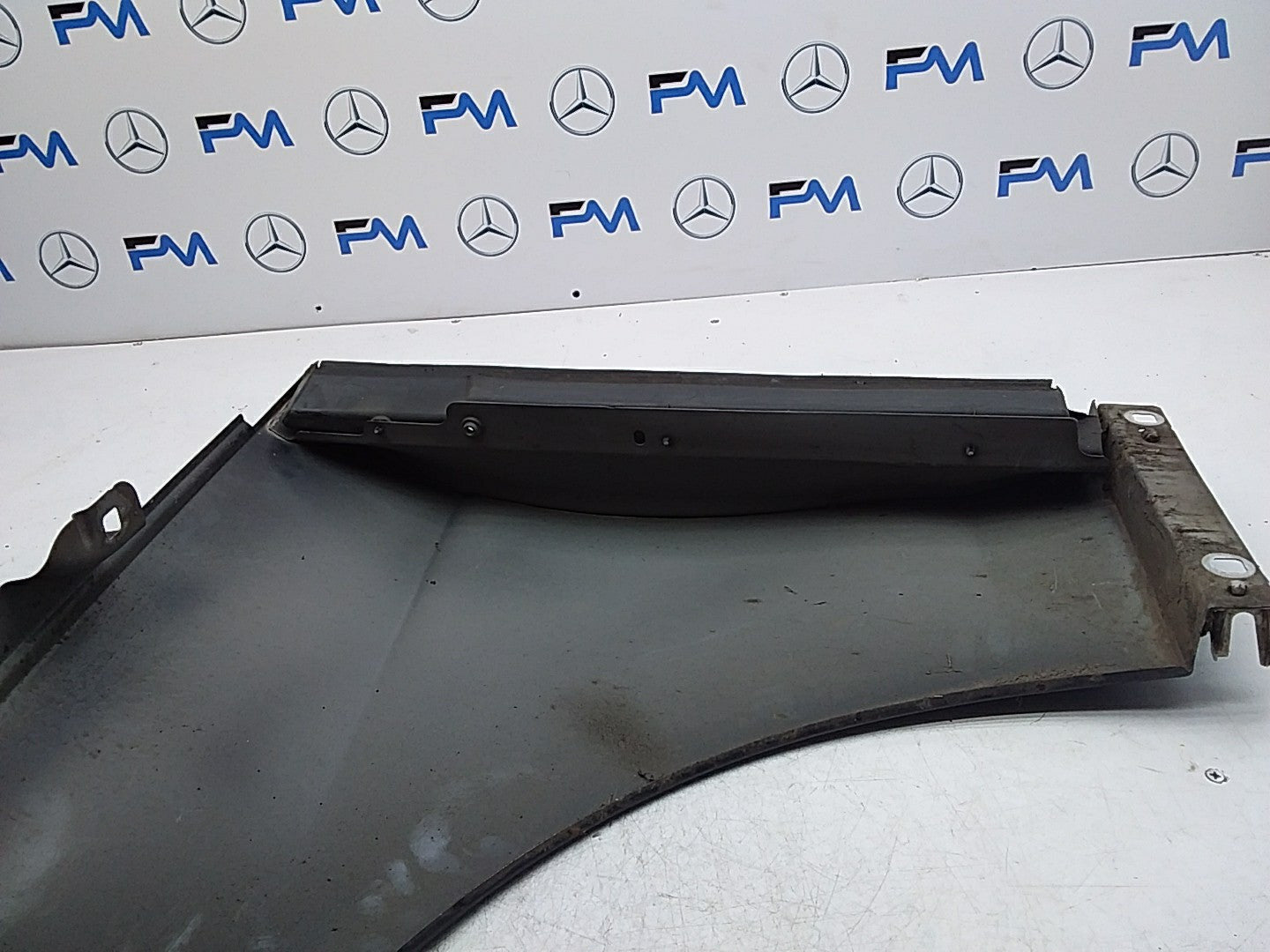 MERCEDES  E-CLASS W212 OS RIGHT DRIVER SIDE WINGS FMW23 (DAMAGED)
