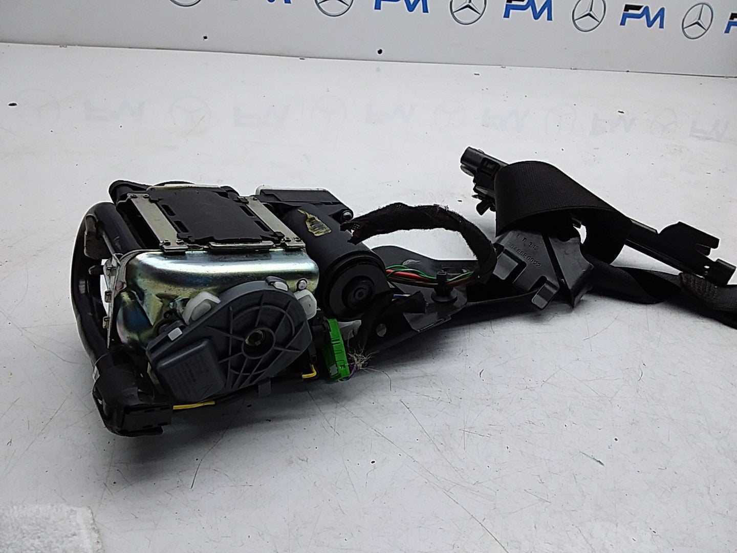 MERCEDES C-CLASS W204 SEAT BELT FRONT LEFT PASSENGER SIDE A2048680022 FMS215 NSF