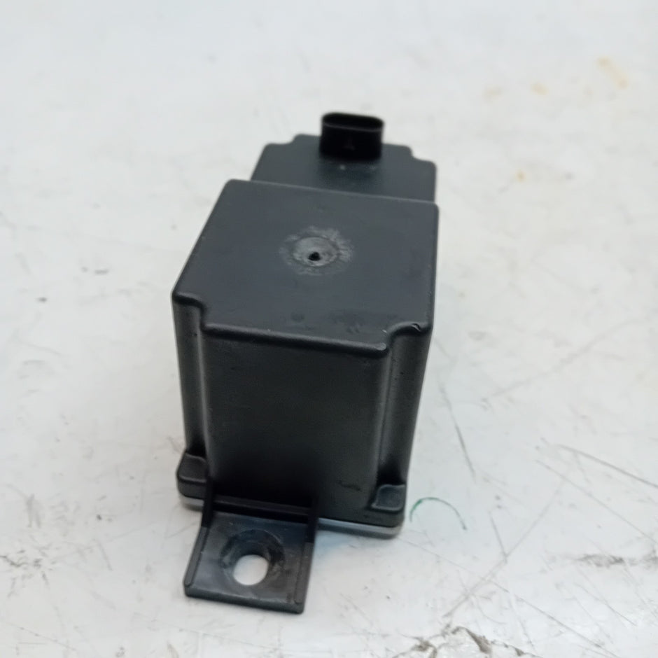 MERCEDES C-CLASS VOLTAGE CONVERTER AUXILIARY BATTERY W205 A2059053414 FM00831