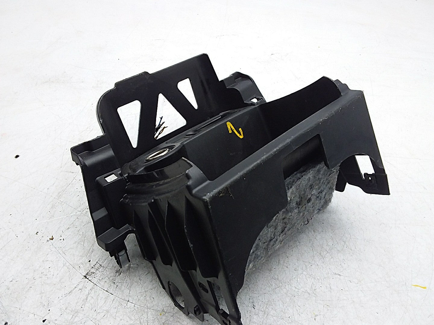 MITSUBISHI OUTLANDER CENTRE DASH STORAGE 8637B421 FMK28