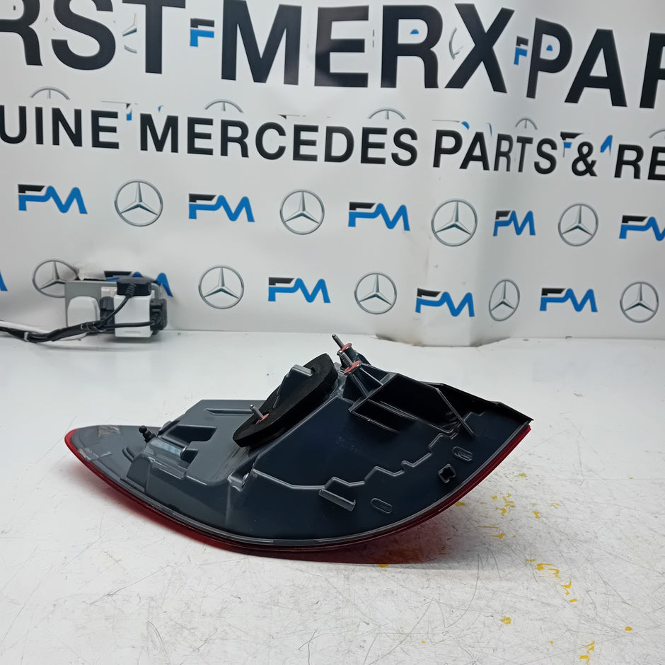 MERCEDES GLC W253 DRIVER SIDE OS REAR TAIL LIGHT FMT185 2016 A2539061000 