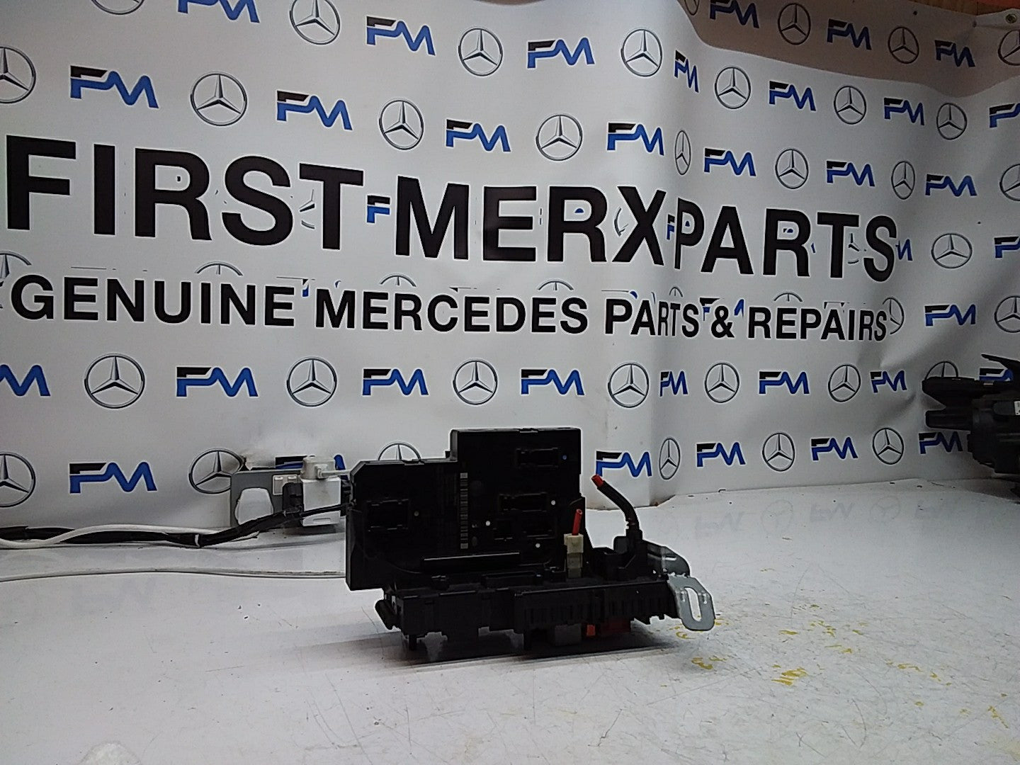 MERCEDES C-CLASS W204  FUSE  BOX RELAY A2049060205 FMF102