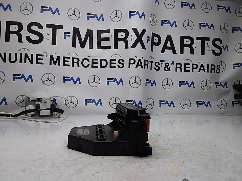 Mercedes E-CLASS W212 Fuse  Box RELAY A2129006824 FMF97