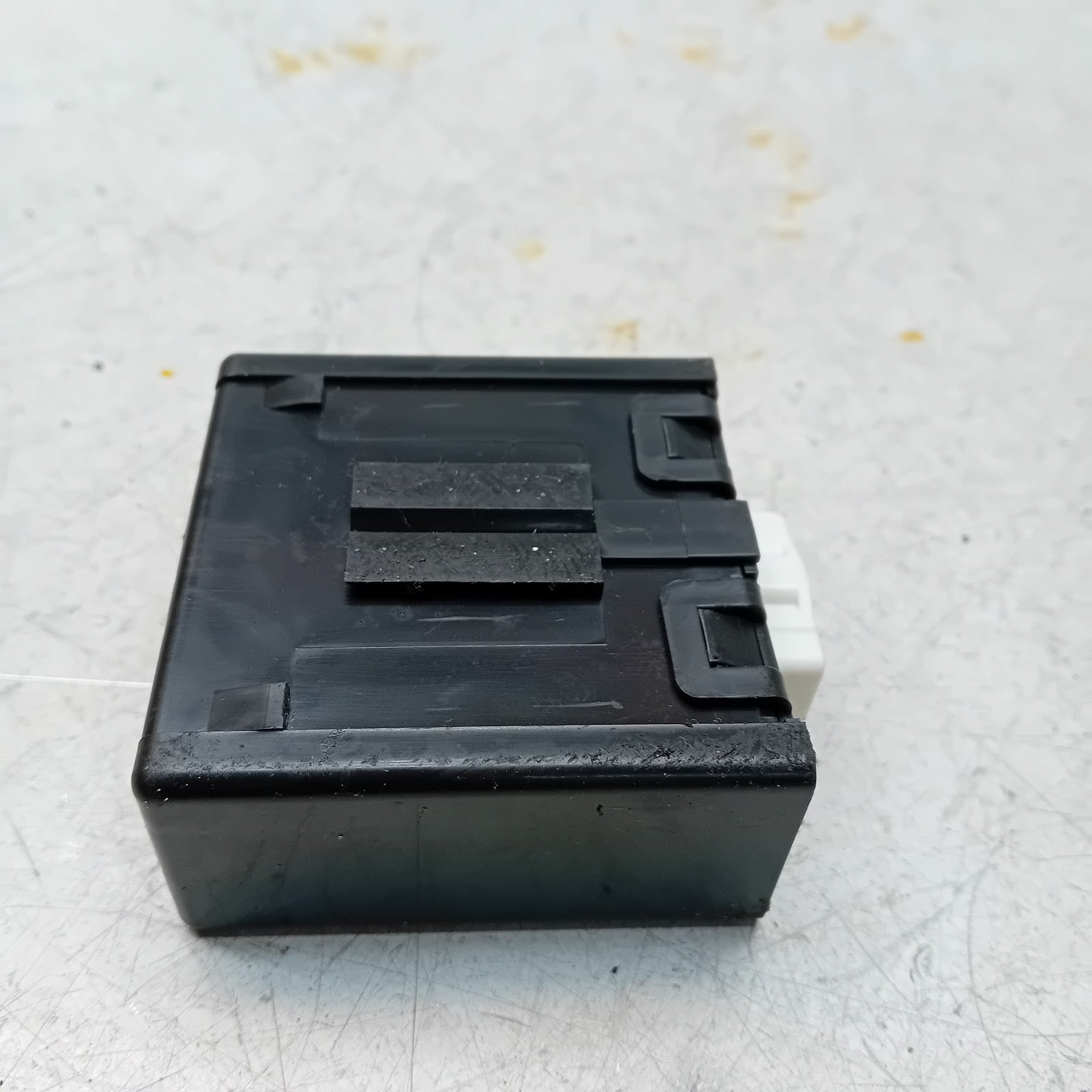 MITSUBISHI OUTLANDER 2015-19 FOUR WHEEL DRIVE CONTROL MODULE 8631A955 FM00960