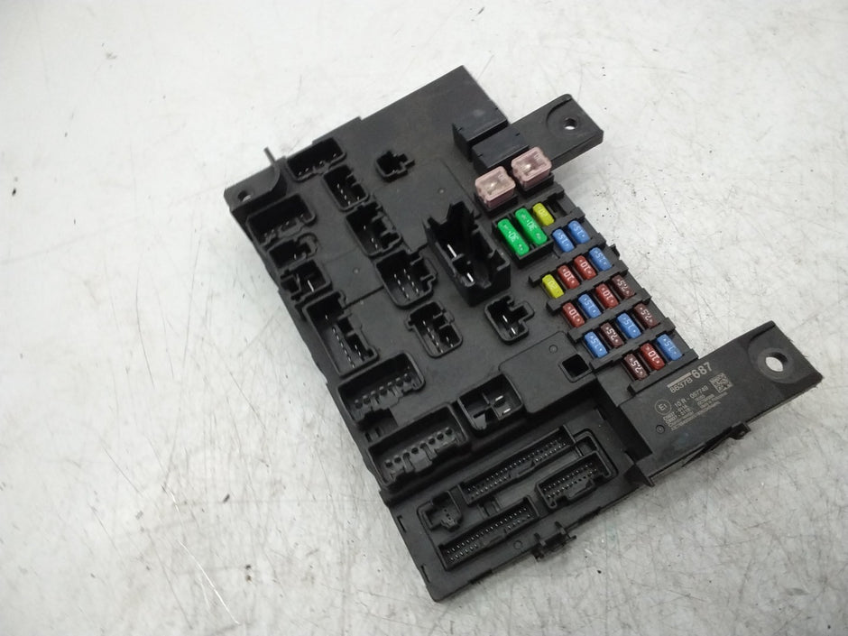 MITSUBISHI OUTLANDER FUSE RELAY  BOX  8637B687  FMF164