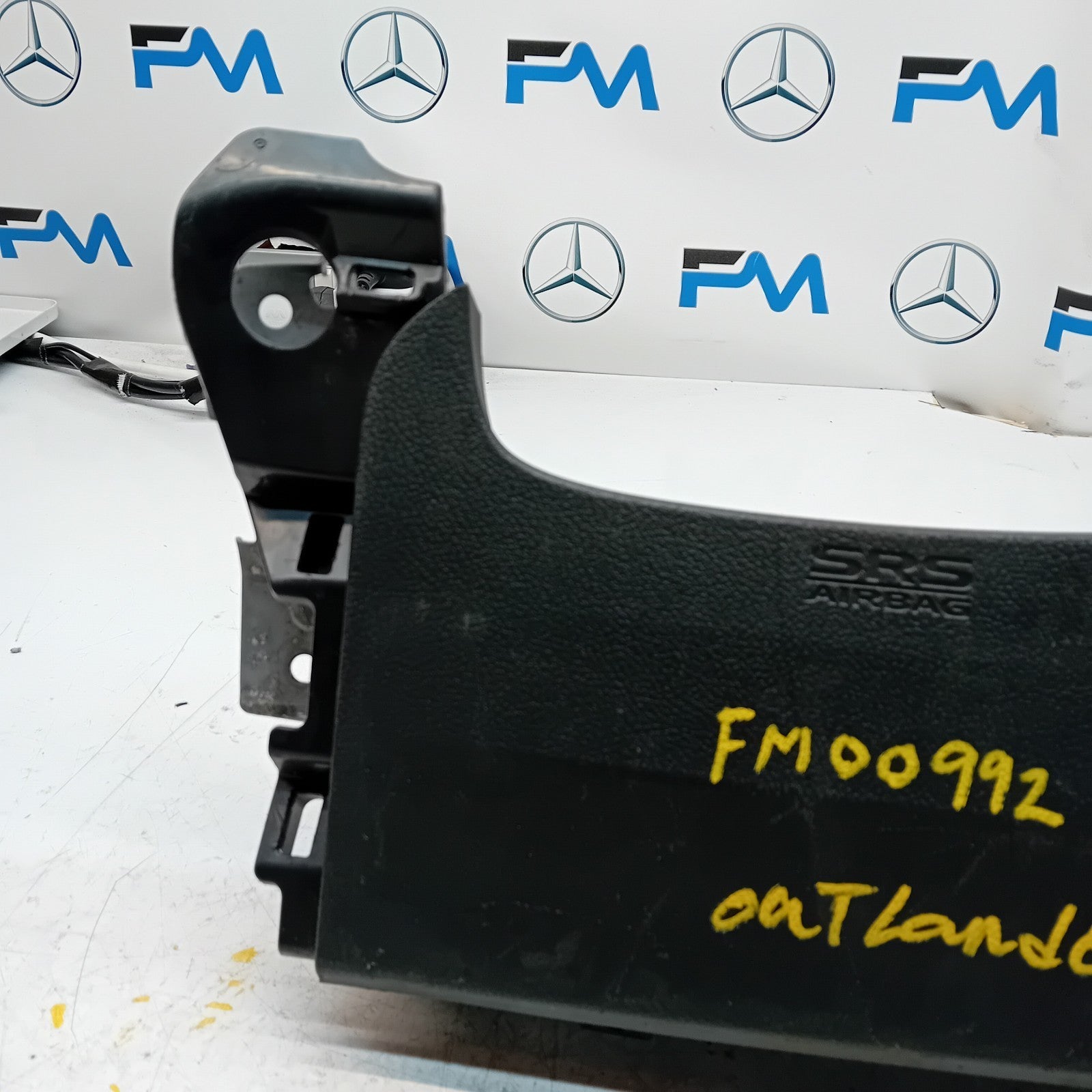 MITSUBISHI OUTLANDER MK3 KNEE AIR SRS BAG RIGHT DRIVER SIDE 7030A-31754 FM00992
