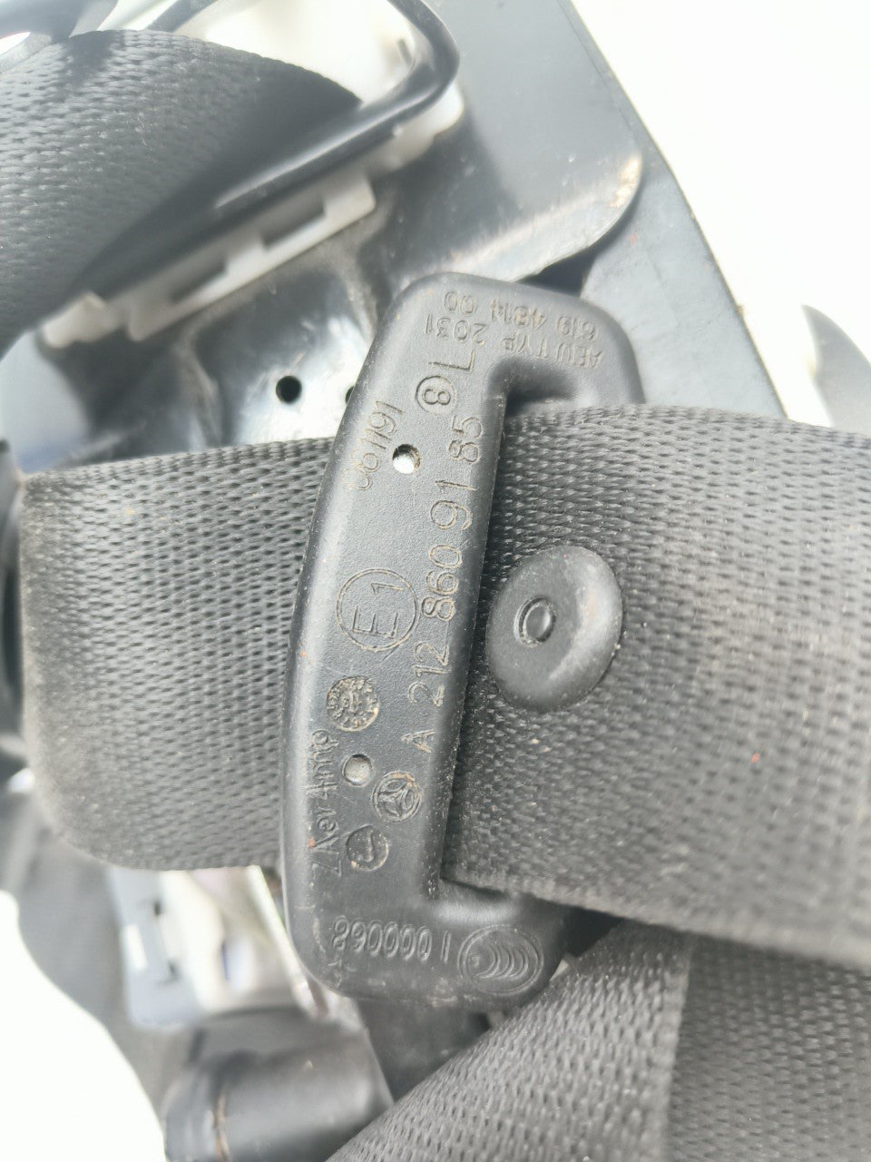 MERCEDES E CLASS W212  SEAT BELT FRONT LEFT PASSENGER SIDE A2128609185 FMS21 NSF