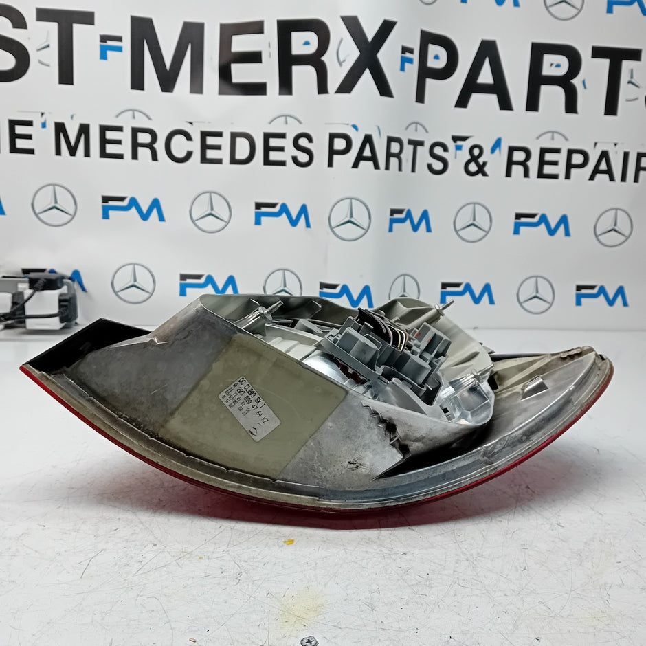 MERCEDES CLC W203 2008 PASSENGER SIDE NS REAR TAIL LIGHT A2038204764 FMT159