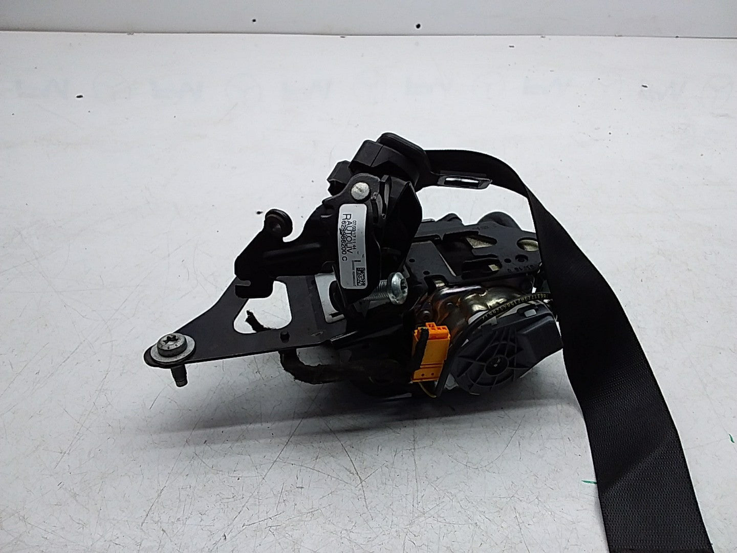 MERCEDES E-CLASS W238 SEAT BELT FRONT RIGHT DRIVER SIDE A2388602900 FMS254 OSF