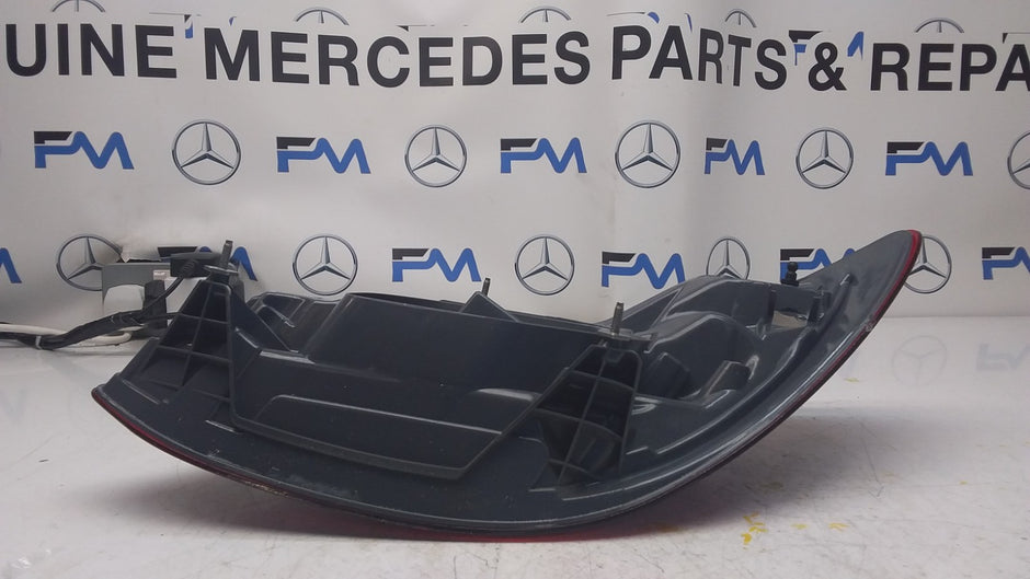 MERCEDES E-CLASS W213 PASSENGER SIDE NS REAR TAIL LIGHT 2016 FMT101
