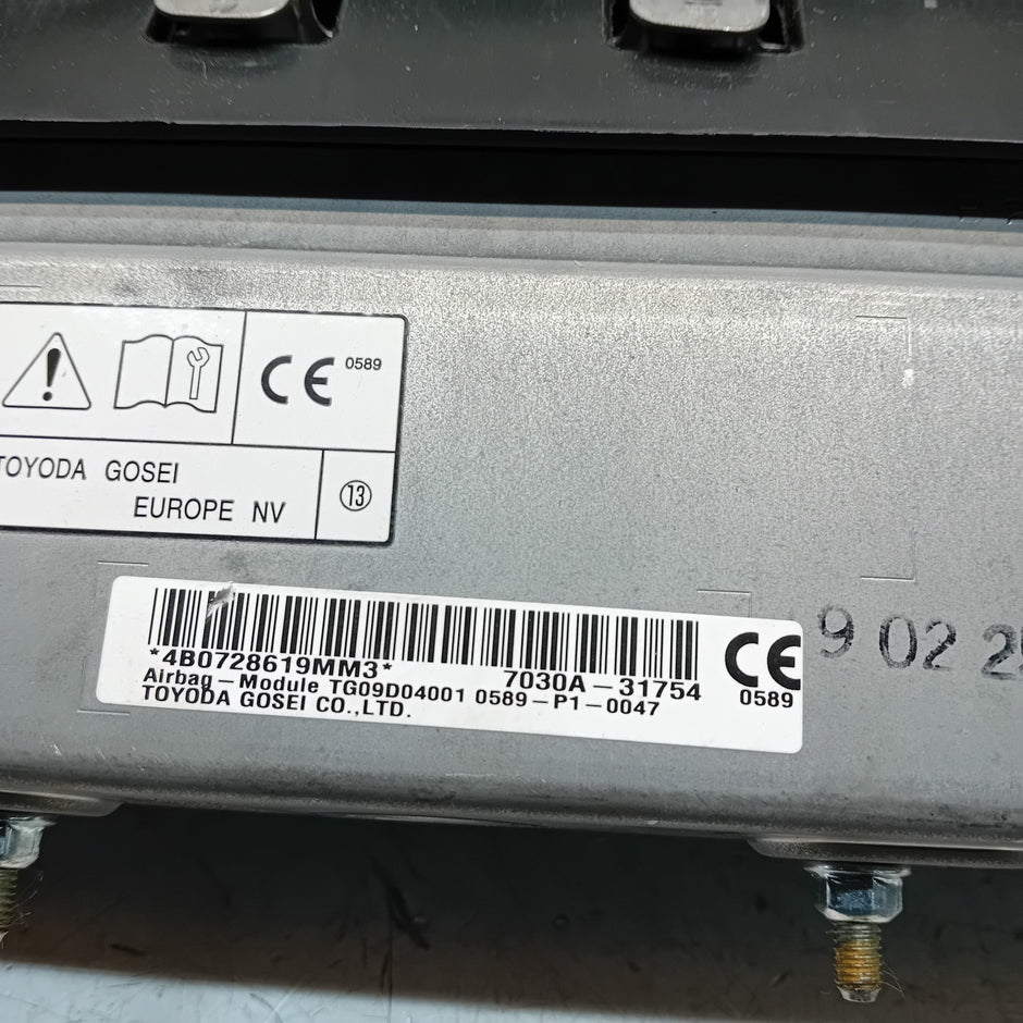 MITSUBISHI OUTLANDER MK3 KNEE AIR SRS BAG RIGHT DRIVER SIDE 7030A-31754 FM00990
