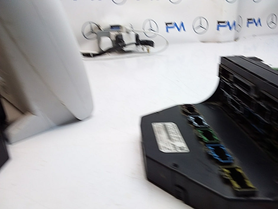 Mercedes E-CLASS W212 Fuse  Box RELAY A2129005722 FMF93