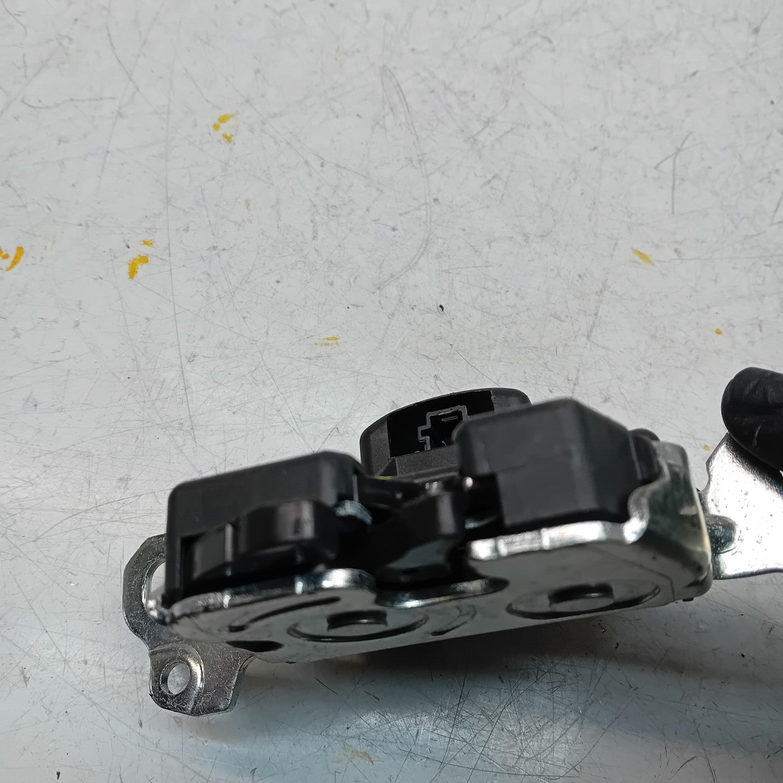 GENUINE MERCEDES BENZ C-CLASS W205 TRUNK LID LOCK LATCH FM00912