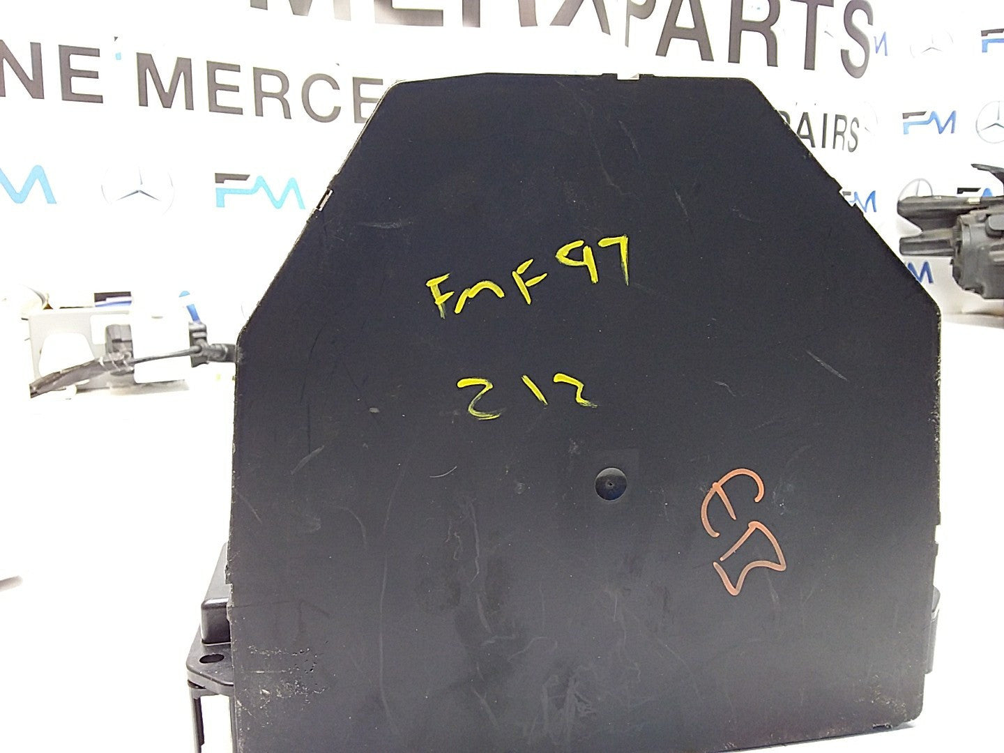 Mercedes E-CLASS W212 Fuse  Box RELAY A2129006824 FMF97