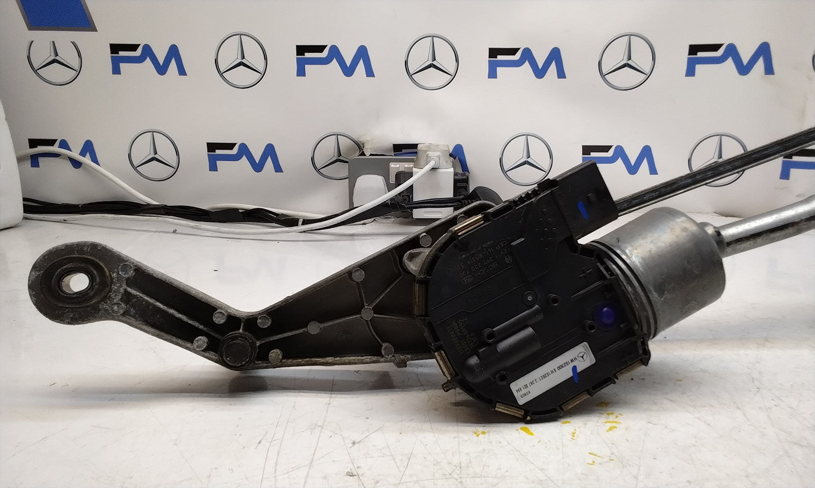 MERCEDES-BENZ C CLASS W205 FRONT WIPER MOTOR WITH LINKAGE A2059600940 FM00750