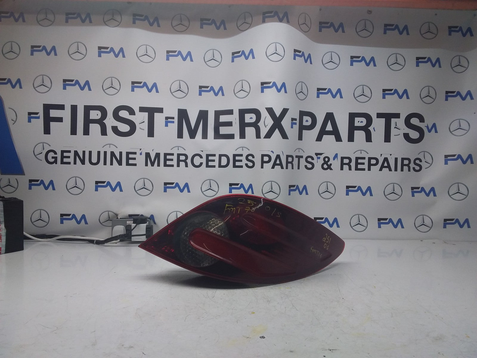 MERCEDES R-CLASS W251 REAR DRIVER O/S TAIL LIGHT FMT76