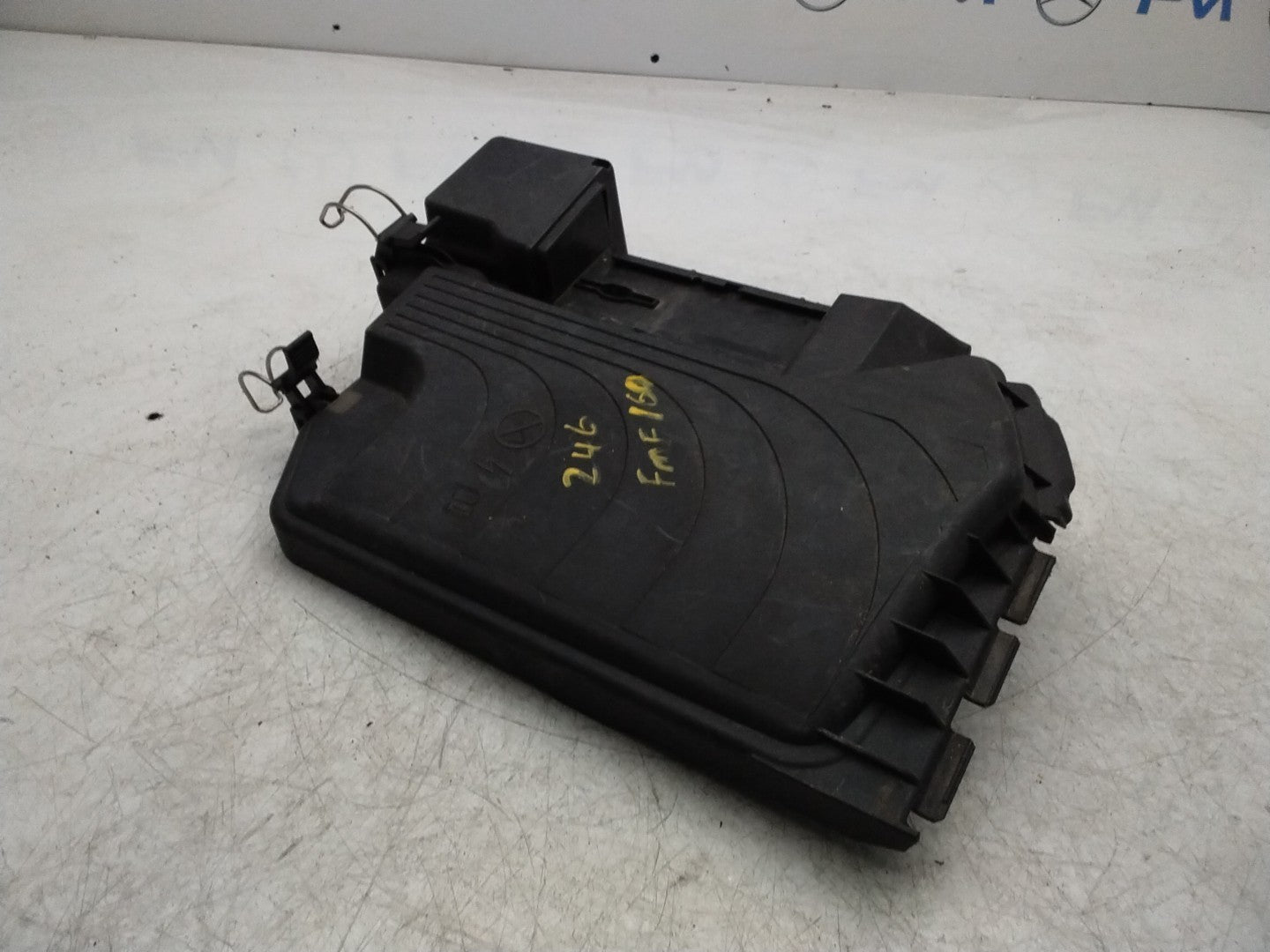 MERCEDES BENZ  B-CLASS  W246 FUSE RELAY JUNCTION BOX LID A2465400182  FMF160