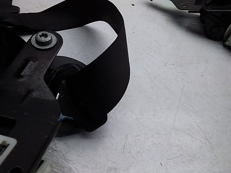 MERCEDES C-CLASS W204 SEAT BELT FRONT LEFT PASSENGER SIDE A2048601585 FMS228 NSF