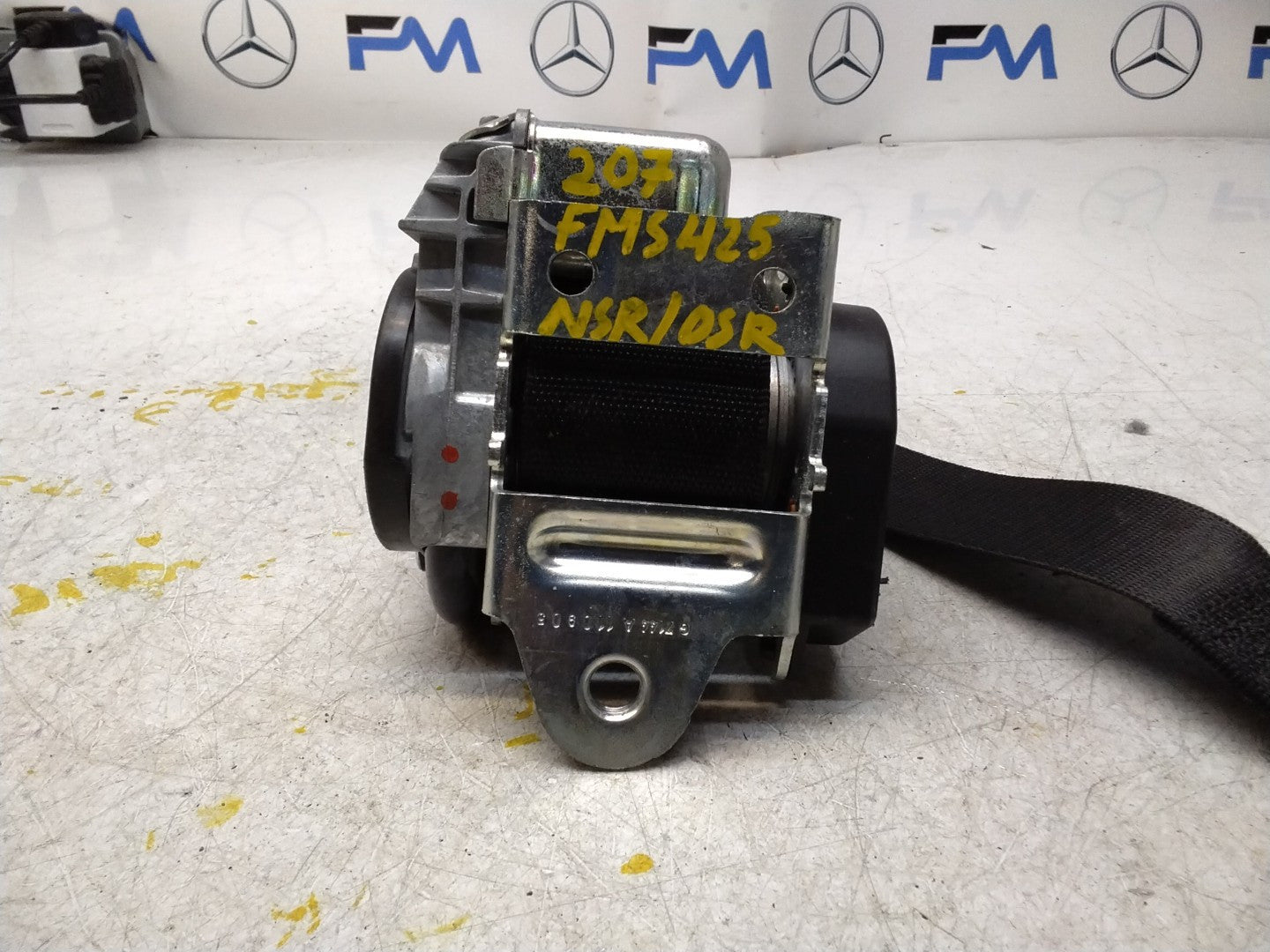 MERCEDES E CLASS SEAT BELT REAR RIGHT AND LEFT A2078602385 C207 FMS425 NSR OSR