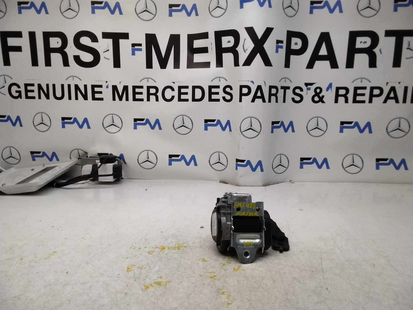 MERCEDES E CLASS SEAT BELT REAR RIGHT AND LEFT A2078602385 C207 FMS455 NSR OSR