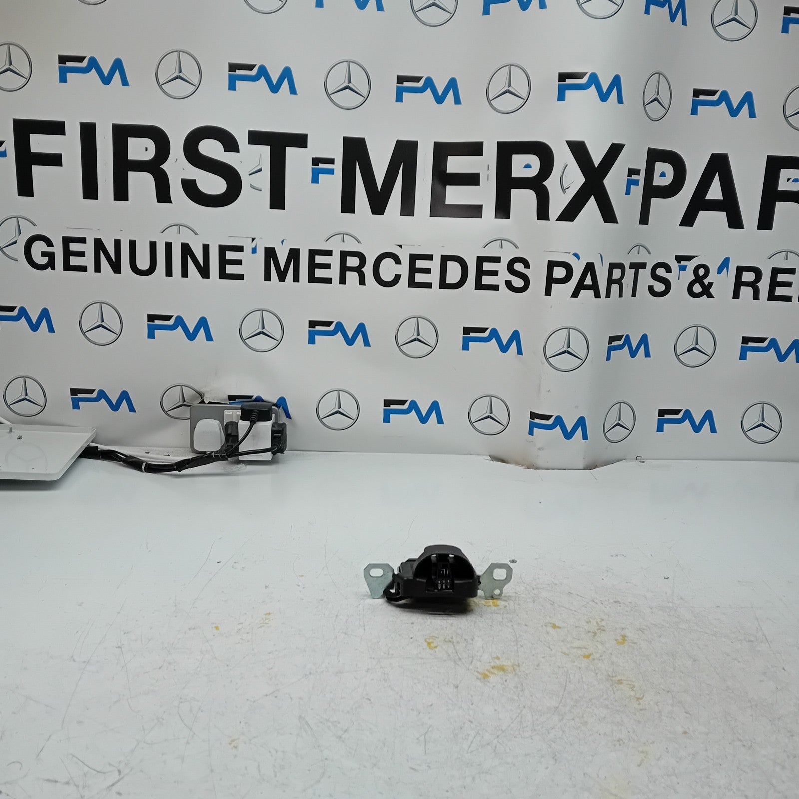 GENUINE MERCEDES BENZ C-CLASS W205 TRUNK LID LOCK LATCH FM00874