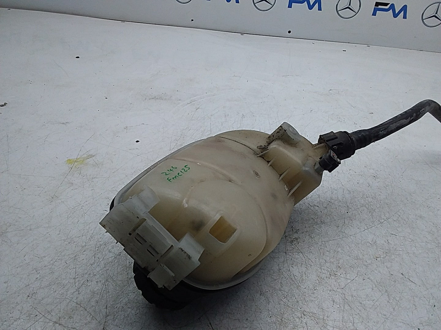 MERCEDES BENZ B-CLASS W246 COOLANT EXPANSION TANK  A2465000049 FMC125 (DAMAGED)