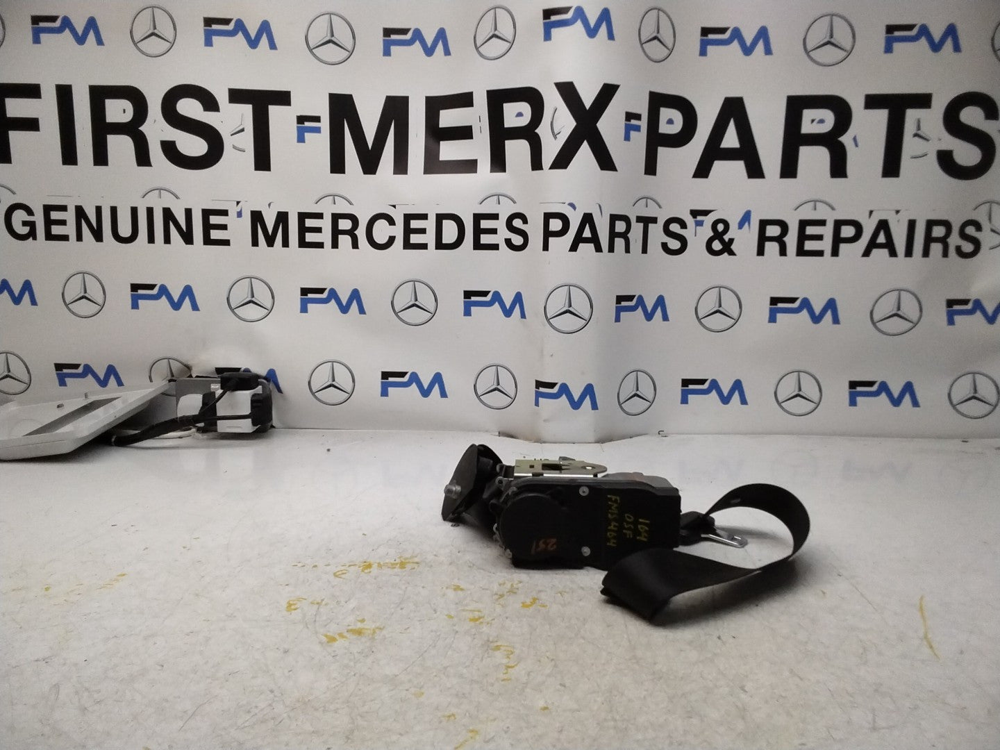 MERCEDES BENZ ML W164 SEAT BELT FRONT RIGHT DRIVER SIDE A2518603885 FMS464 OSF
