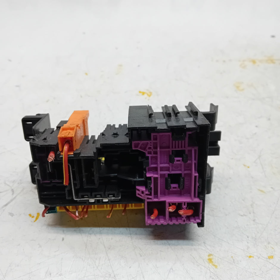 MERCEDES C-CLASS W205  FUSE BOX A2059065806 FM001129