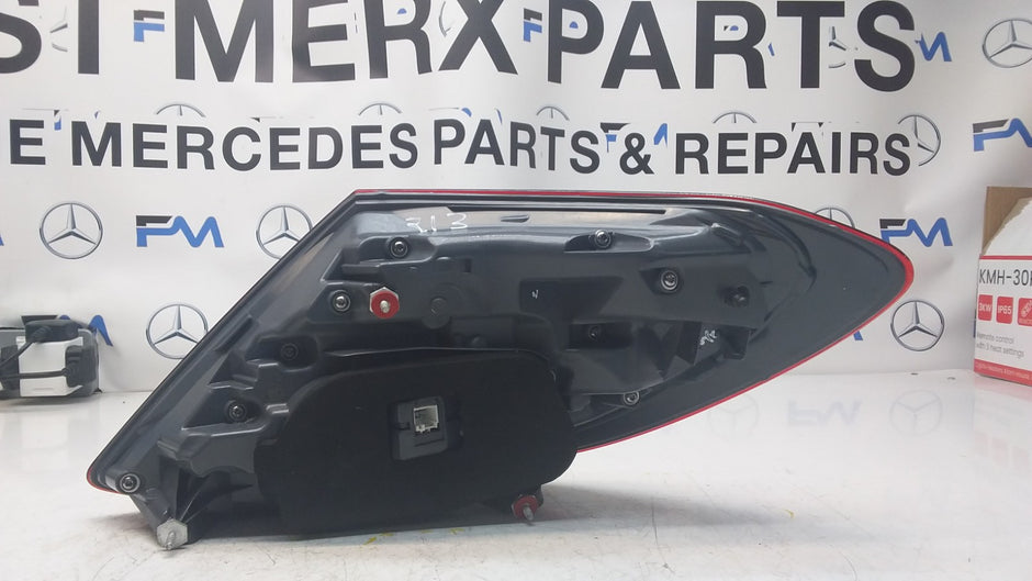 MERCEDES E-CLASS W213 PASSENGER SIDE NS REAR TAIL LIGHT 2016 FMT102
