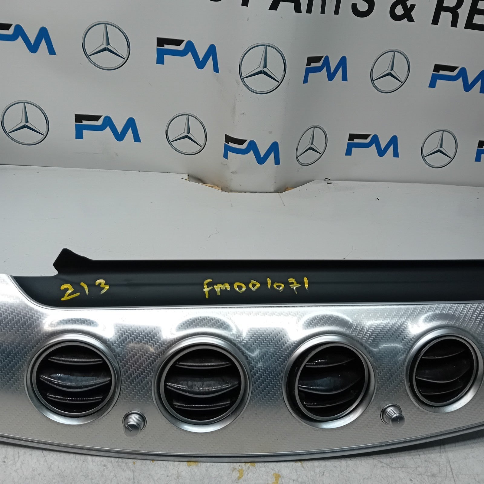 MERCEDES E CLASS W213  DASHBOARD TRIM PANEL + 4 AIR VENT  A2136809304 FM001071