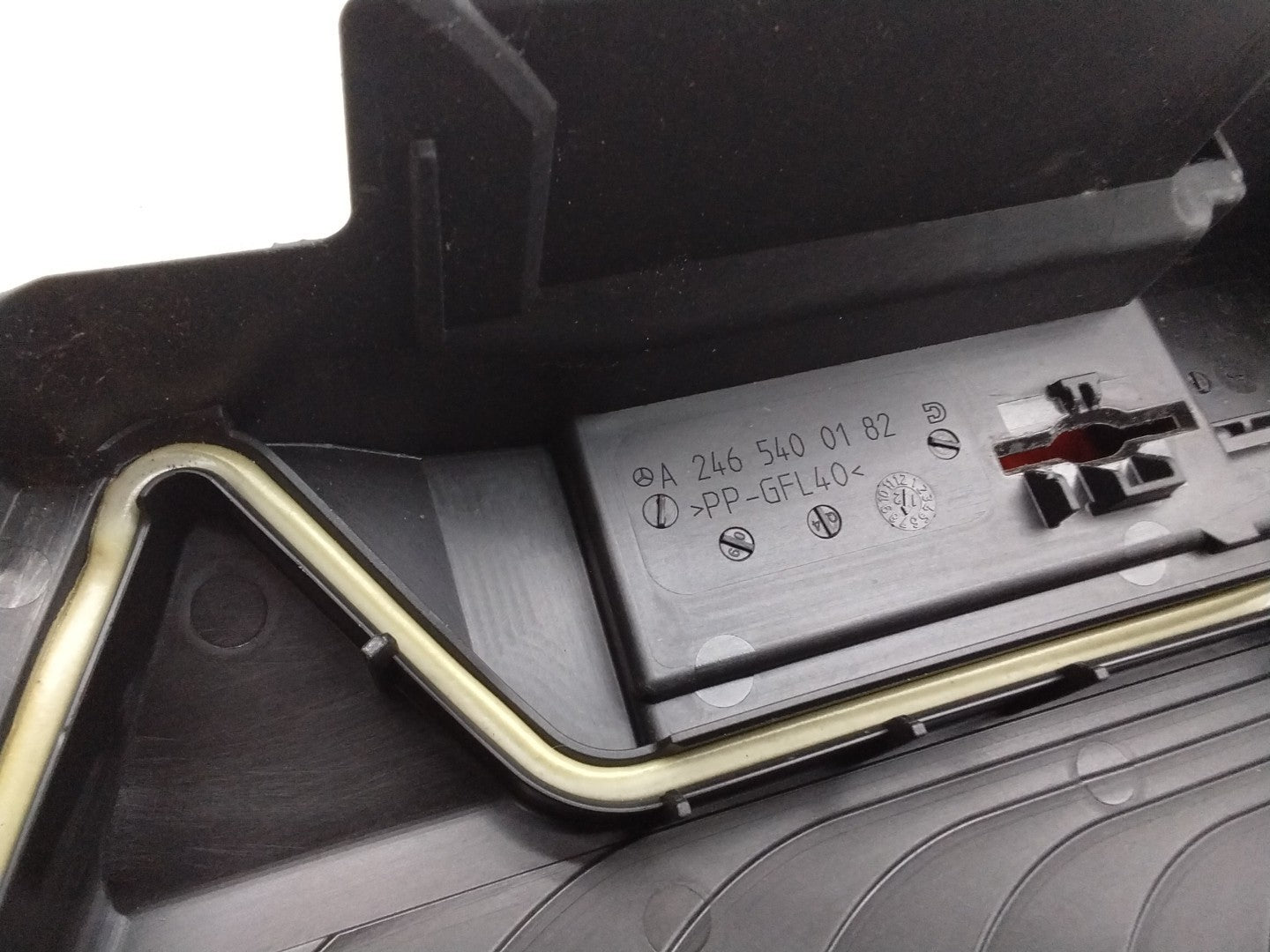 MERCEDES BENZ  B-CLASS  W246 FUSE RELAY JUNCTION BOX LID A2465400182  FMF156