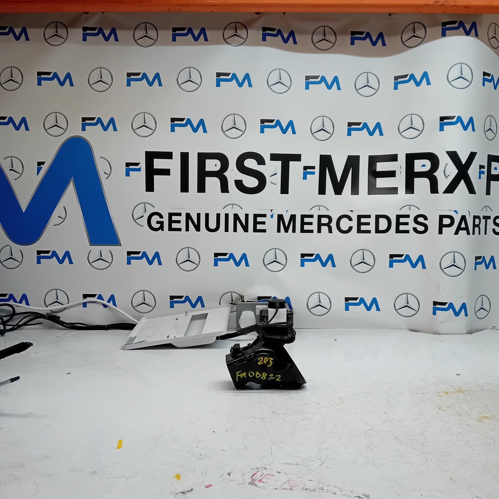 Mercedes C-CLASS W205 AIR BLOWER FLAP ACTUATOR A2058300100 FM00822