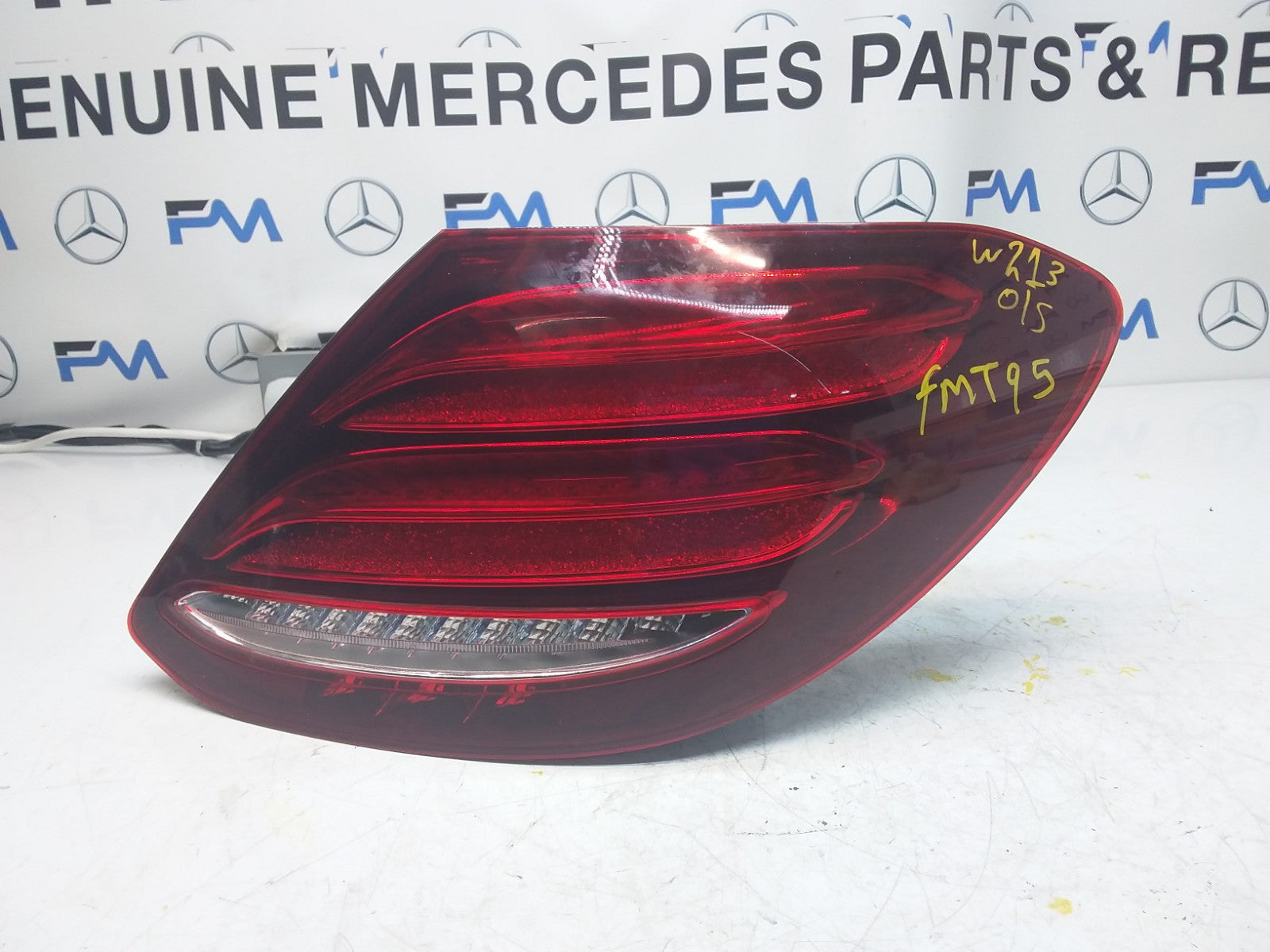 MERCEDES E-CLAZZ W213 DRIVER SIDE OS REAR TAIL LIGHT FMT95