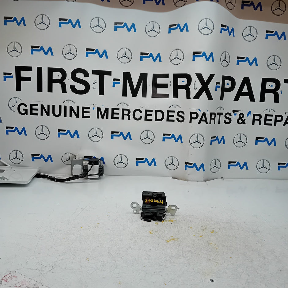 GENUINE MERCEDES BENZ C-CLASS W205 REAR SEAT LOCK / LATCH A2059200176 FM00873