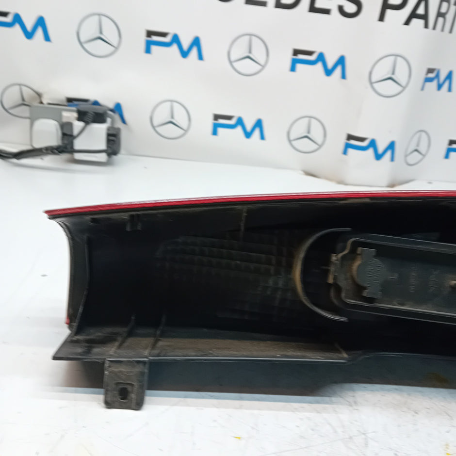 MERCEDES VITO W639 2004-14 PASSENGER NS OUTER REAR TAIL LIGHT 964678-00  FMT149