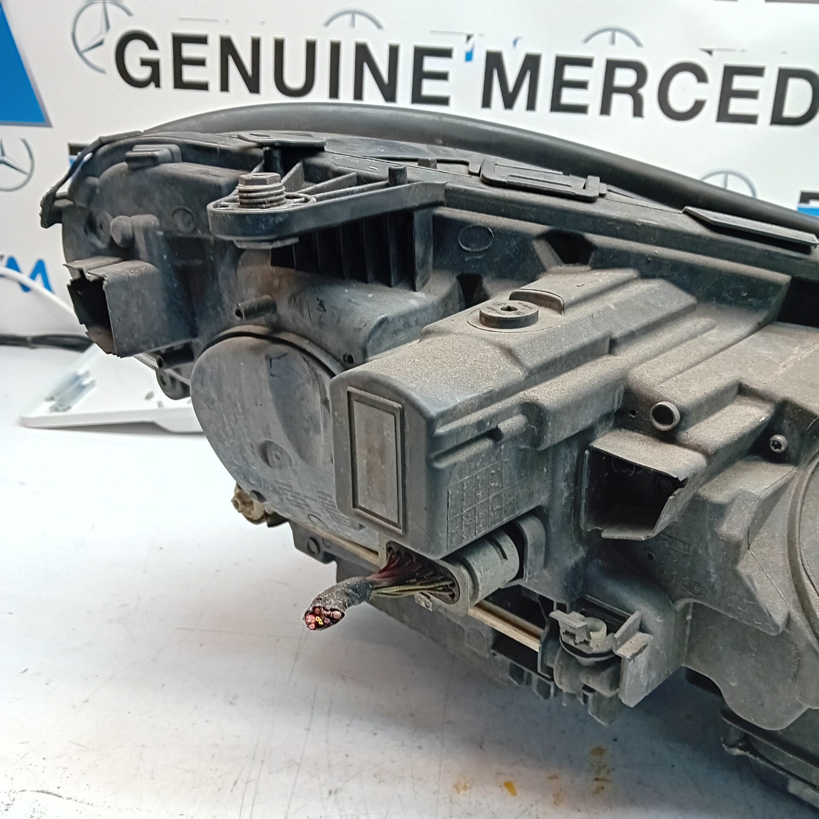 MERCEDES E-CLASS W212 HEADLIGHT PASSENGER NS LEFT A2129062903 2015 FMH176