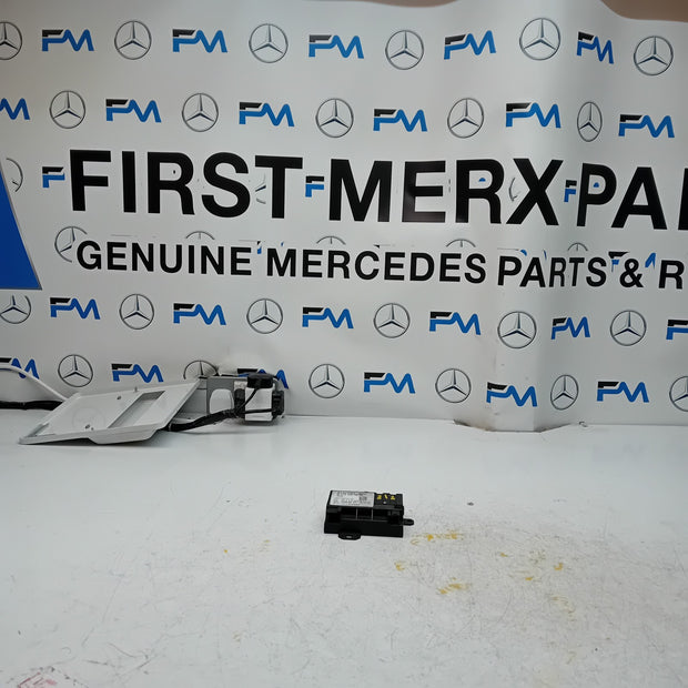 Mercedes  E-CLASS W212 Fuel Pump Module Control Unit A2129003408 FM00864