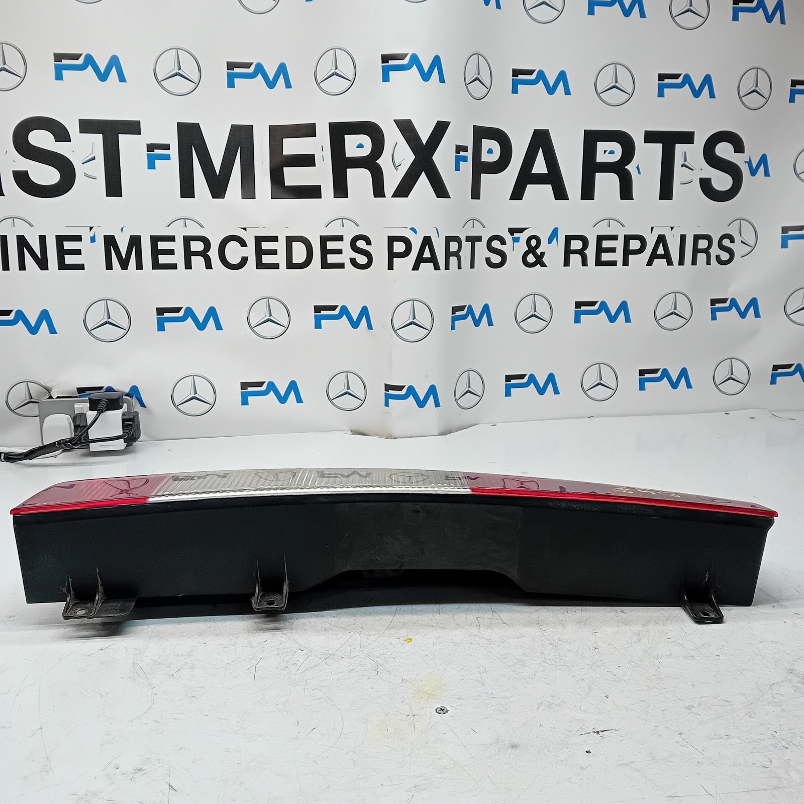 MERCEDES VITO W639 2004-14 PASSENGER NS OUTER REAR TAIL LIGHT 964678-00  FMT149