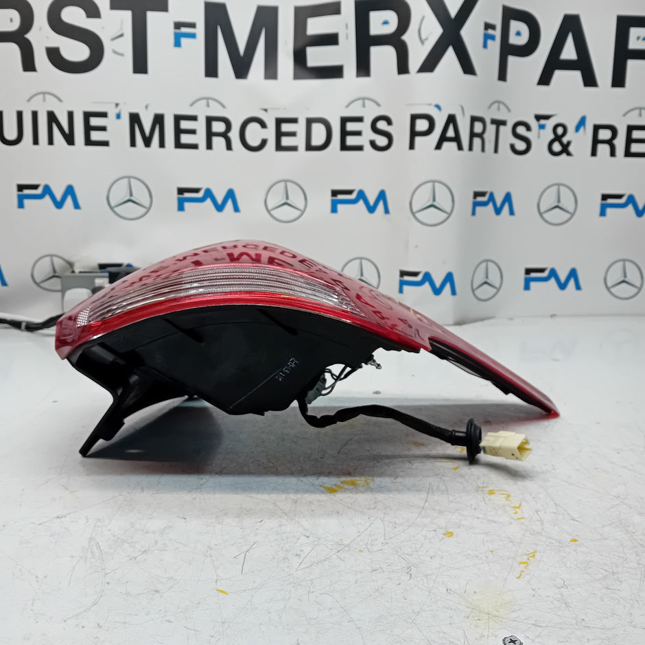 MITSUBISHI OUTLANDER DRIVER SIDE OS REAR TAIL LIGHT FMT189 HALF LED