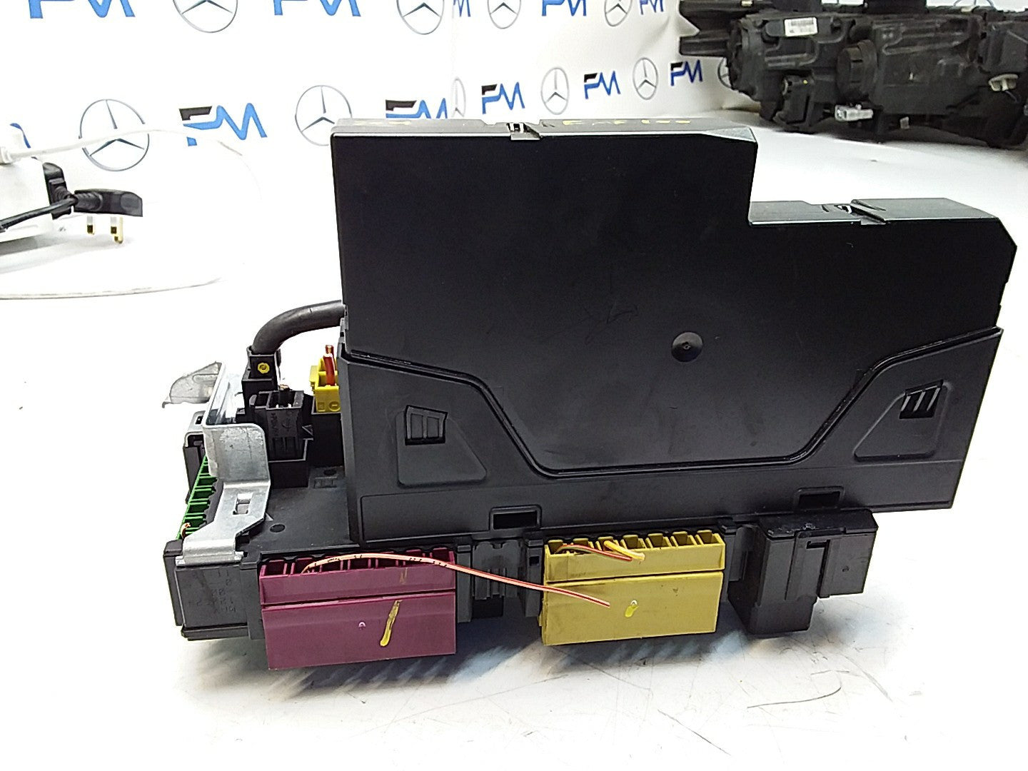 Mercedes C-CLASS W204 Fuse  Box RELAY A2049060205  FMF100