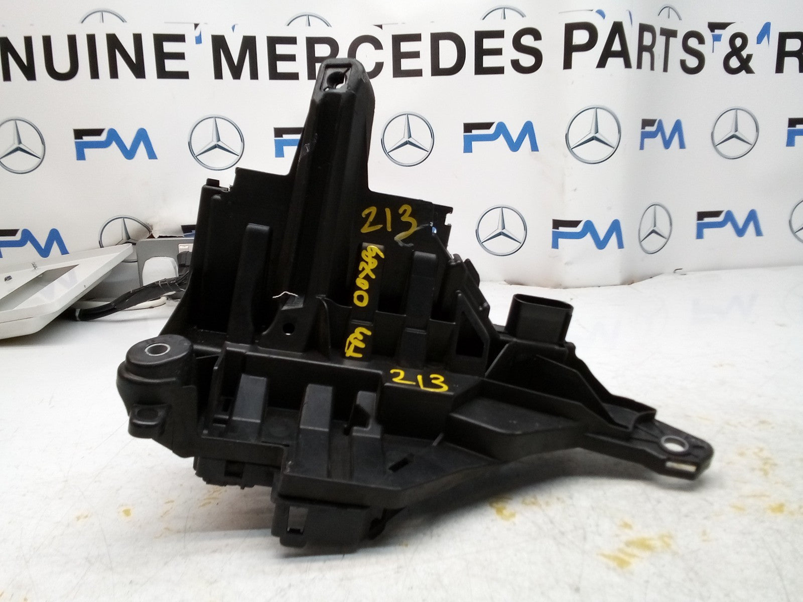 Mercedes E-CLASS W213 Fuse Relay Junction Box A2135400750 FM00789