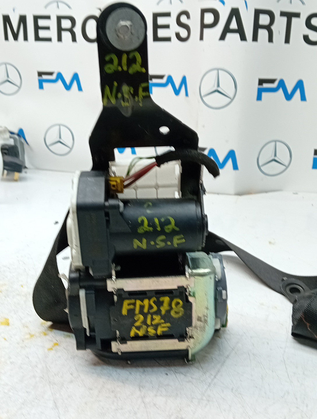 MERCEDES E CLASS W212  SEAT BELT FRONT LEFT PASSENGER SIDE A2128608585 FMS78 NSF