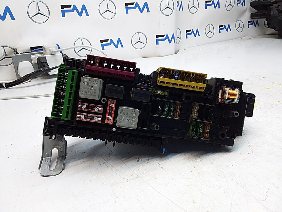 MERCEDES C-CLASS W204  FUSE  BOX RELAY A2049060205 FMF102