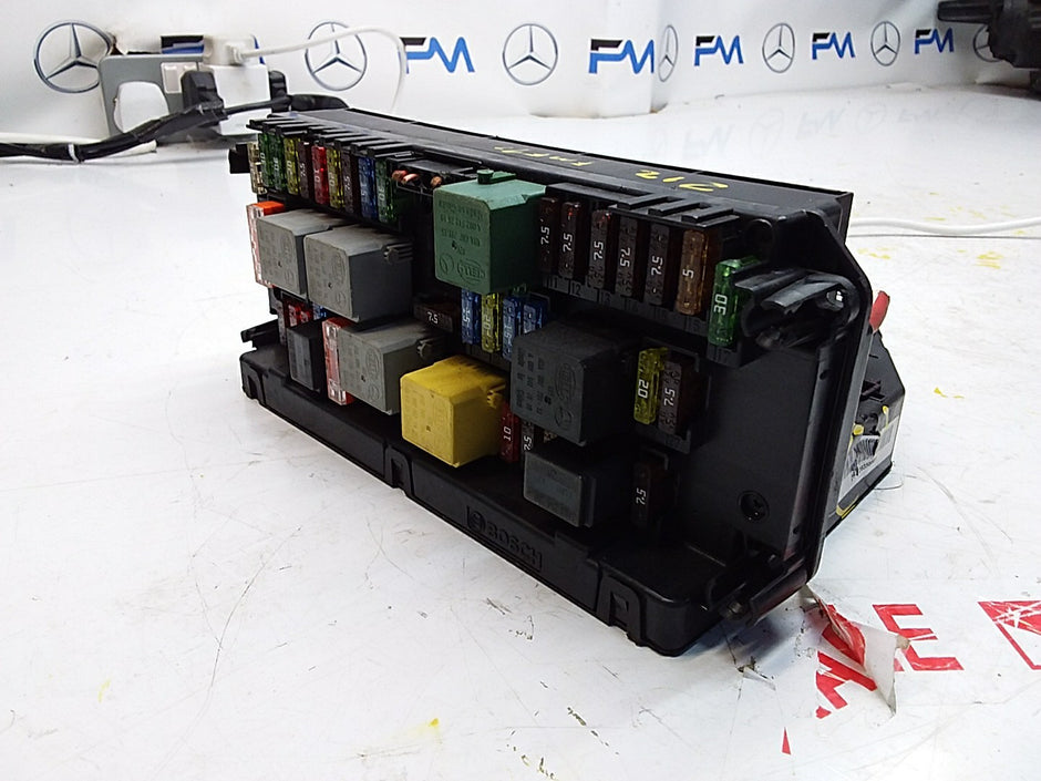 Mercedes E-CLASS W212 Fuse  Box RELAY A2129005812 FMF92 (DAMAGED)