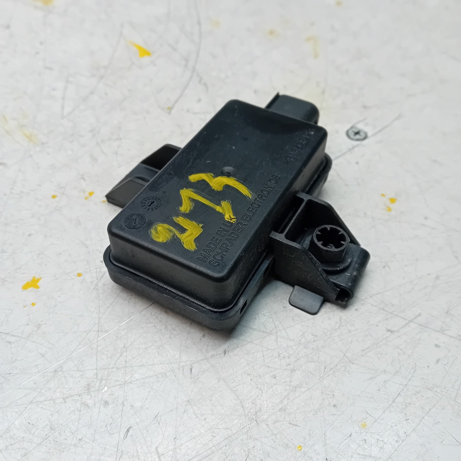 MERCEDES E-CLASS W213 W238 / TYRE PRESSURE CONTROL MODULE A0009008709 FM001069