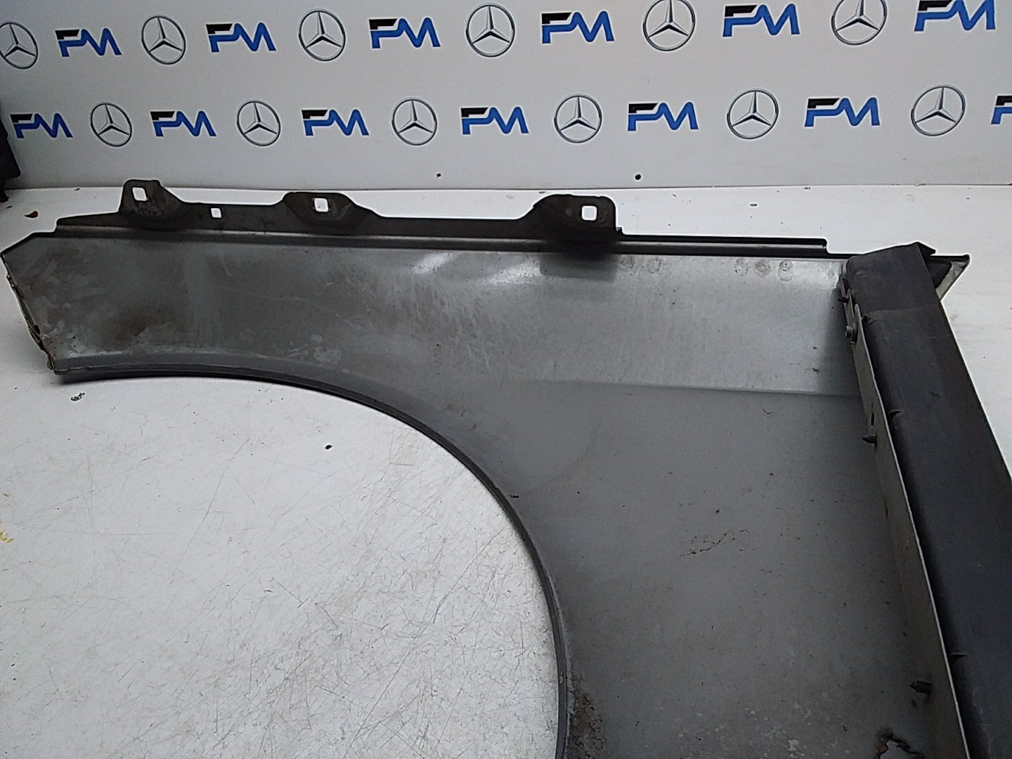 MERCEDES  E-CLASS W212 OS RIGHT DRIVER SIDE WINGS FMW25 A2128610201