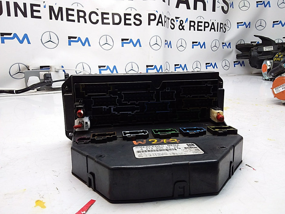Mercedes E-CLASS W212 Fuse  Box RELAY A2129005722 FMF94