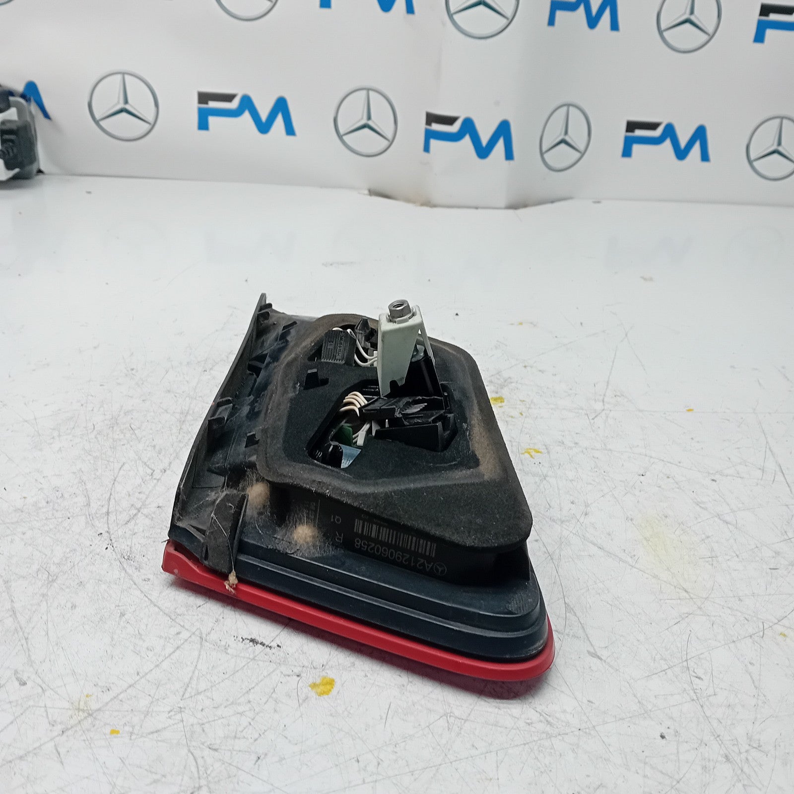 MERCEDES E-CLASS W212 DRIVER SIDE OS REAR TAIL LIGHT A2129060258 2012 FMT126